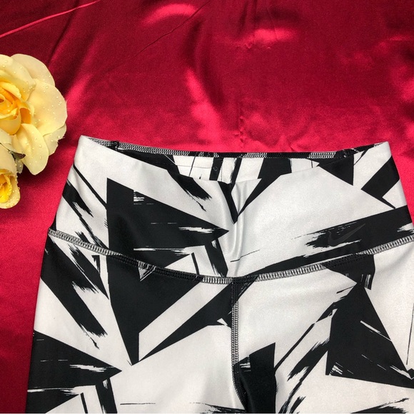 ⭐️NEW⭐️Nike Sustainable Leggings For Women - Picture 2 of 7